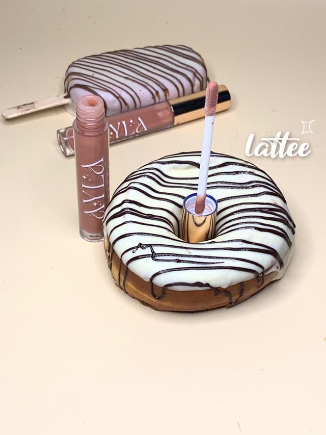 Lattee brush tube